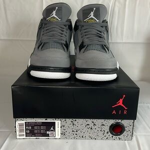 Air Jordan 4 Retro